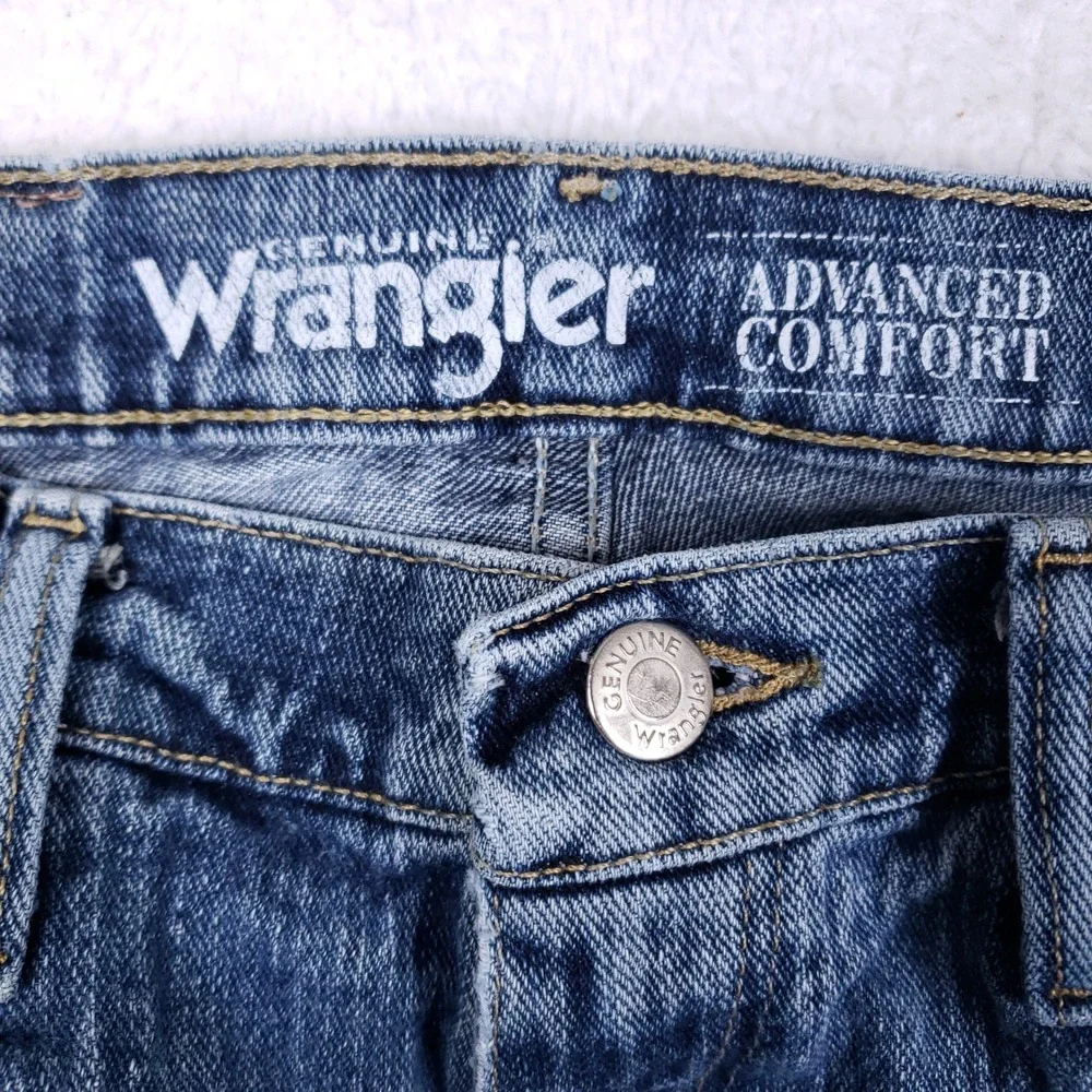 Wrangler Advanced Comfort Mens Straight Leg Jeans Medium Wash Blue 32x32* Cowboy
